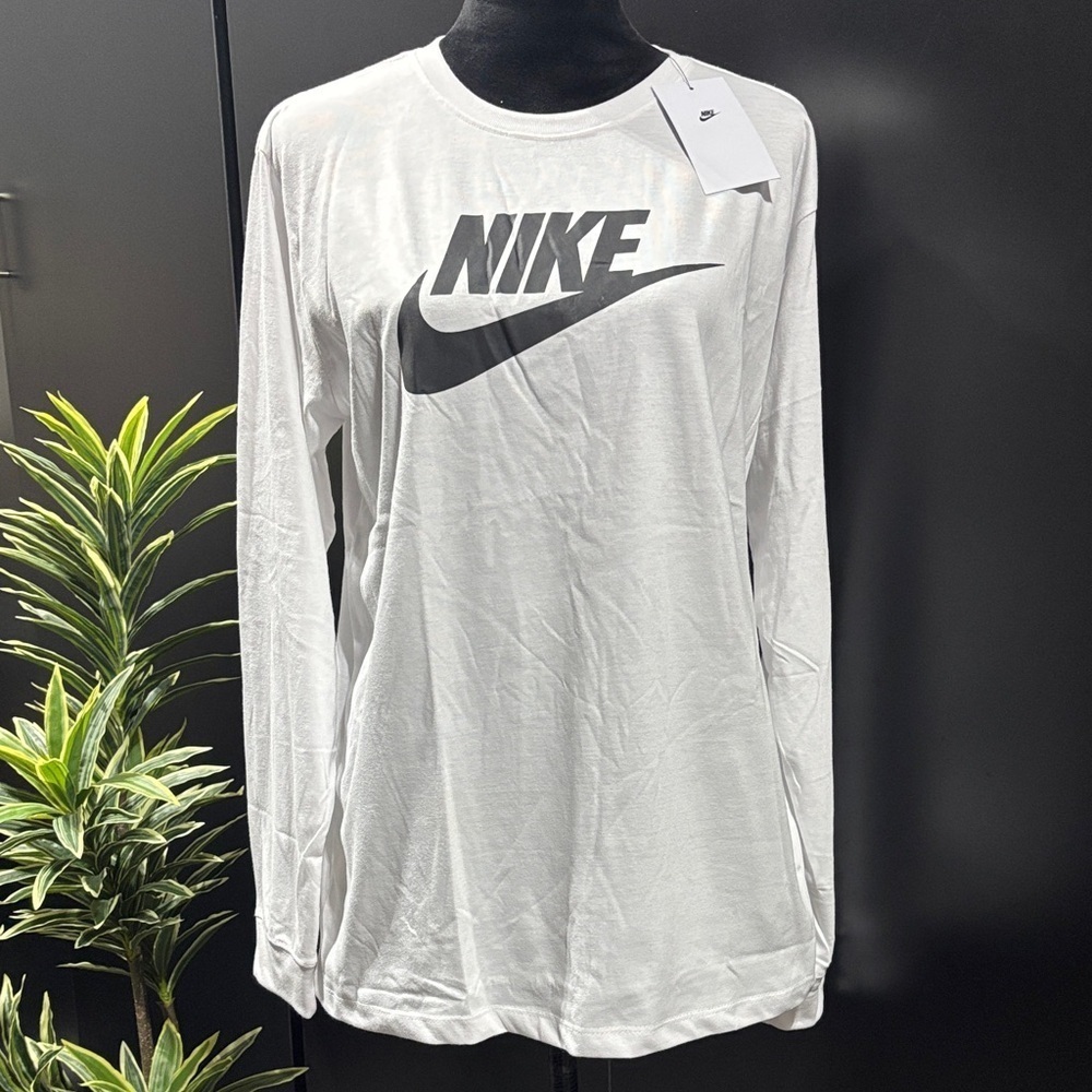 Nike Futura Relaxed Fit,crew neck,rib knit wrist, 100% cotton, Nike/Swoosh Logo
